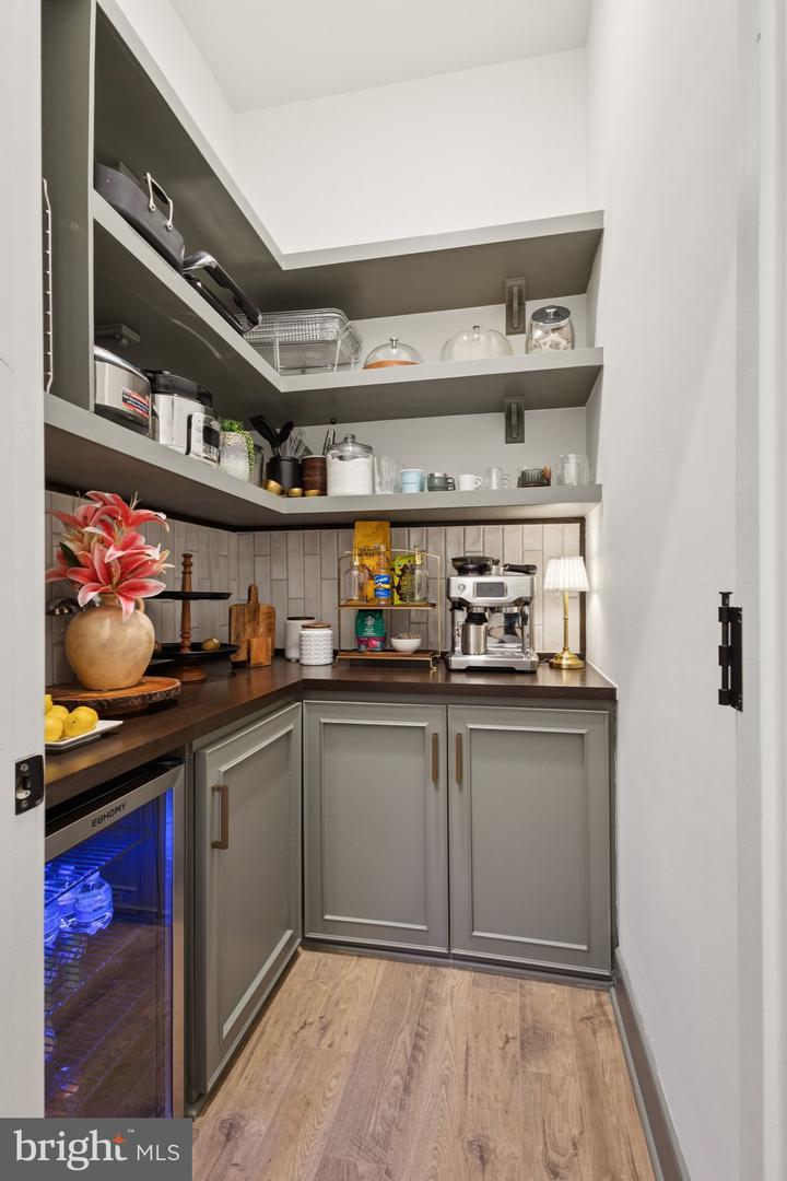 3880 HILLVIEW CT, ALEXANDRIA, Virginia 22310, 5 Bedrooms Bedrooms, ,3 BathroomsBathrooms,Residential,For sale,3880 HILLVIEW CT,VAFX2245332 MLS # VAFX2245332