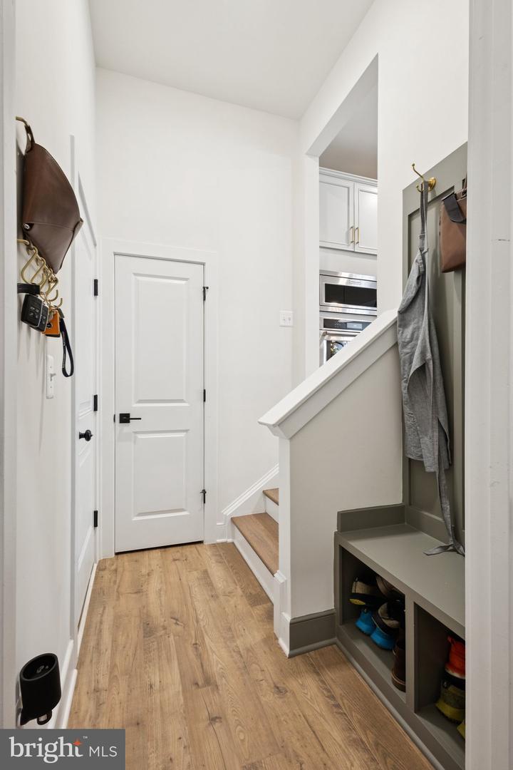3880 HILLVIEW CT, ALEXANDRIA, Virginia 22310, 5 Bedrooms Bedrooms, ,3 BathroomsBathrooms,Residential,For sale,3880 HILLVIEW CT,VAFX2245332 MLS # VAFX2245332