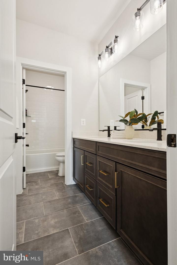 3880 HILLVIEW CT, ALEXANDRIA, Virginia 22310, 5 Bedrooms Bedrooms, ,3 BathroomsBathrooms,Residential,For sale,3880 HILLVIEW CT,VAFX2245332 MLS # VAFX2245332
