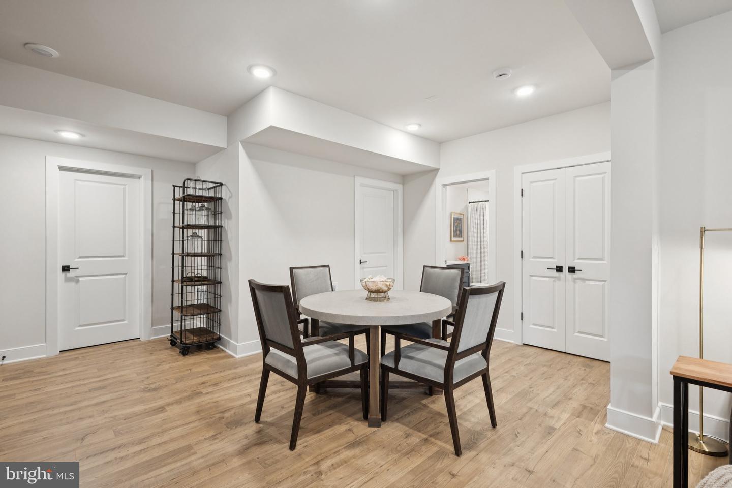 3880 HILLVIEW CT, ALEXANDRIA, Virginia 22310, 5 Bedrooms Bedrooms, ,3 BathroomsBathrooms,Residential,For sale,3880 HILLVIEW CT,VAFX2245332 MLS # VAFX2245332
