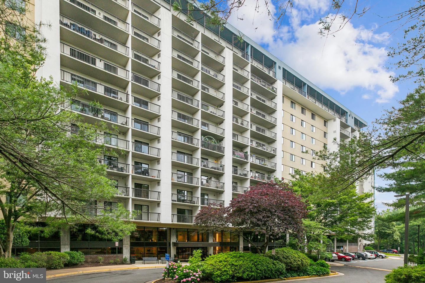 3800 POWELL LN #802, FALLS CHURCH, Virginia 22041, 2 Bedrooms Bedrooms, ,2 BathroomsBathrooms,Residential,For sale,3800 POWELL LN #802,VAFX2245336 MLS # VAFX2245336