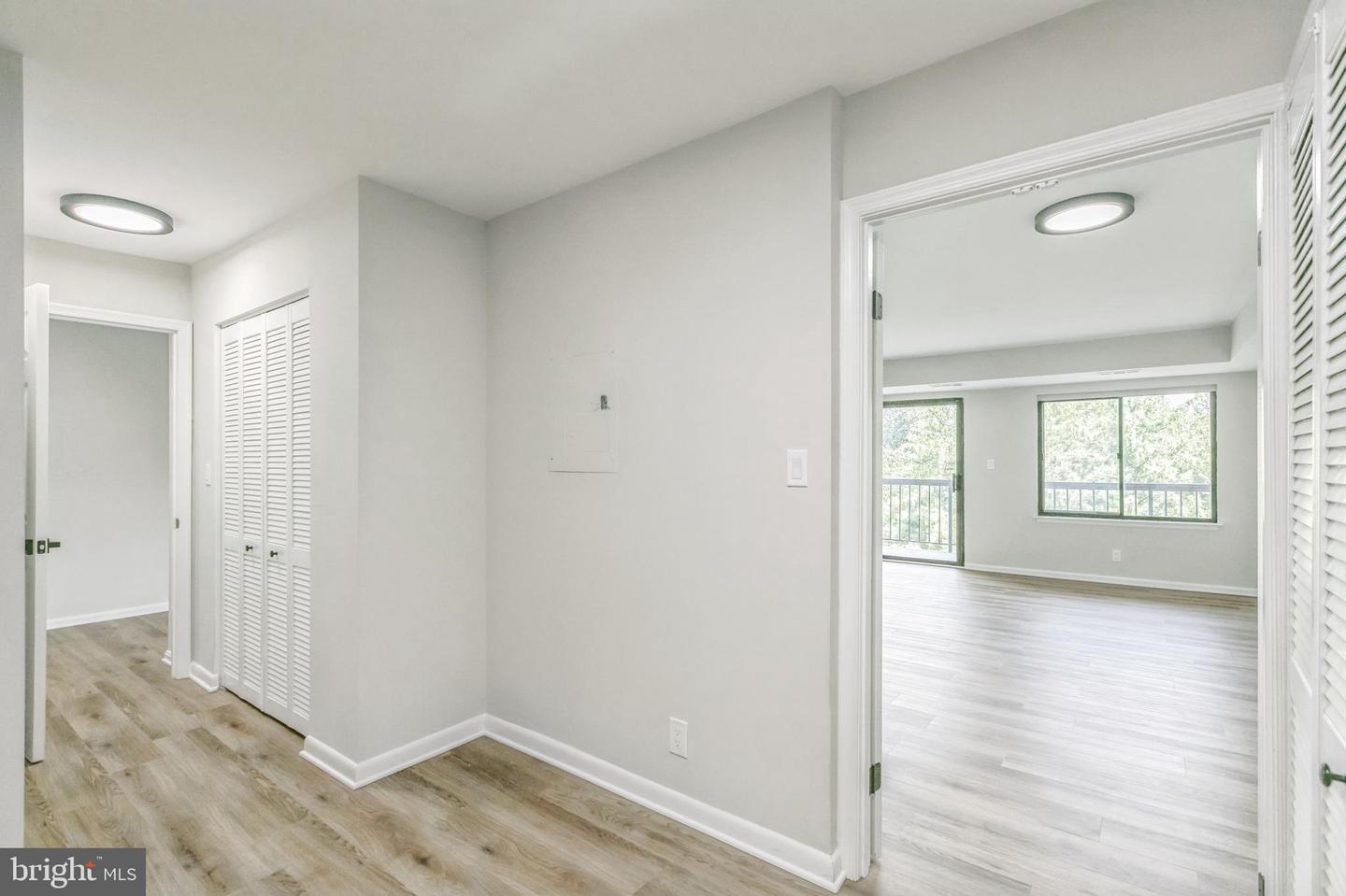3800 POWELL LN #802, FALLS CHURCH, Virginia 22041, 2 Bedrooms Bedrooms, ,2 BathroomsBathrooms,Residential,For sale,3800 POWELL LN #802,VAFX2245336 MLS # VAFX2245336