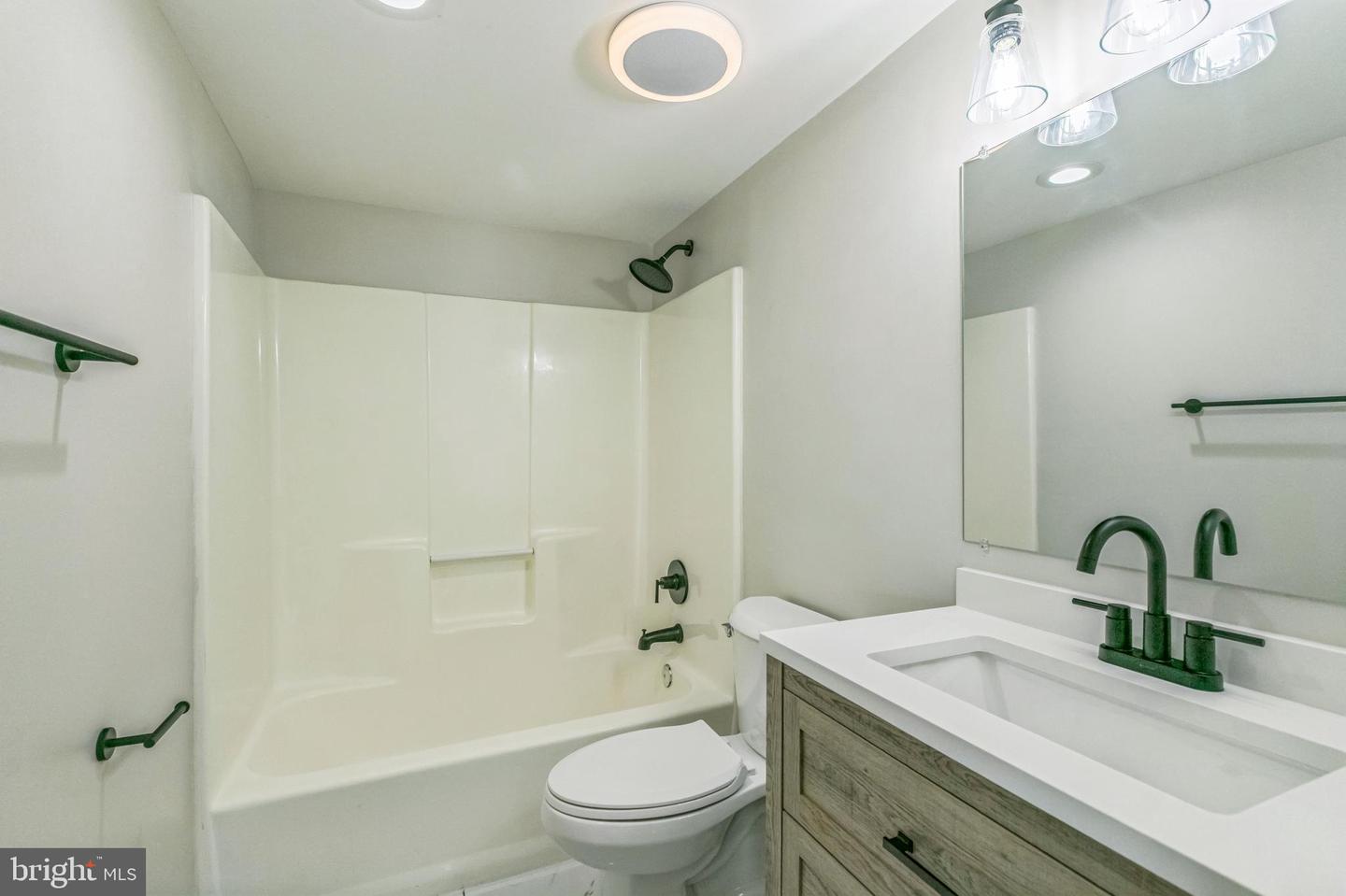 3800 POWELL LN #802, FALLS CHURCH, Virginia 22041, 2 Bedrooms Bedrooms, ,2 BathroomsBathrooms,Residential,For sale,3800 POWELL LN #802,VAFX2245336 MLS # VAFX2245336