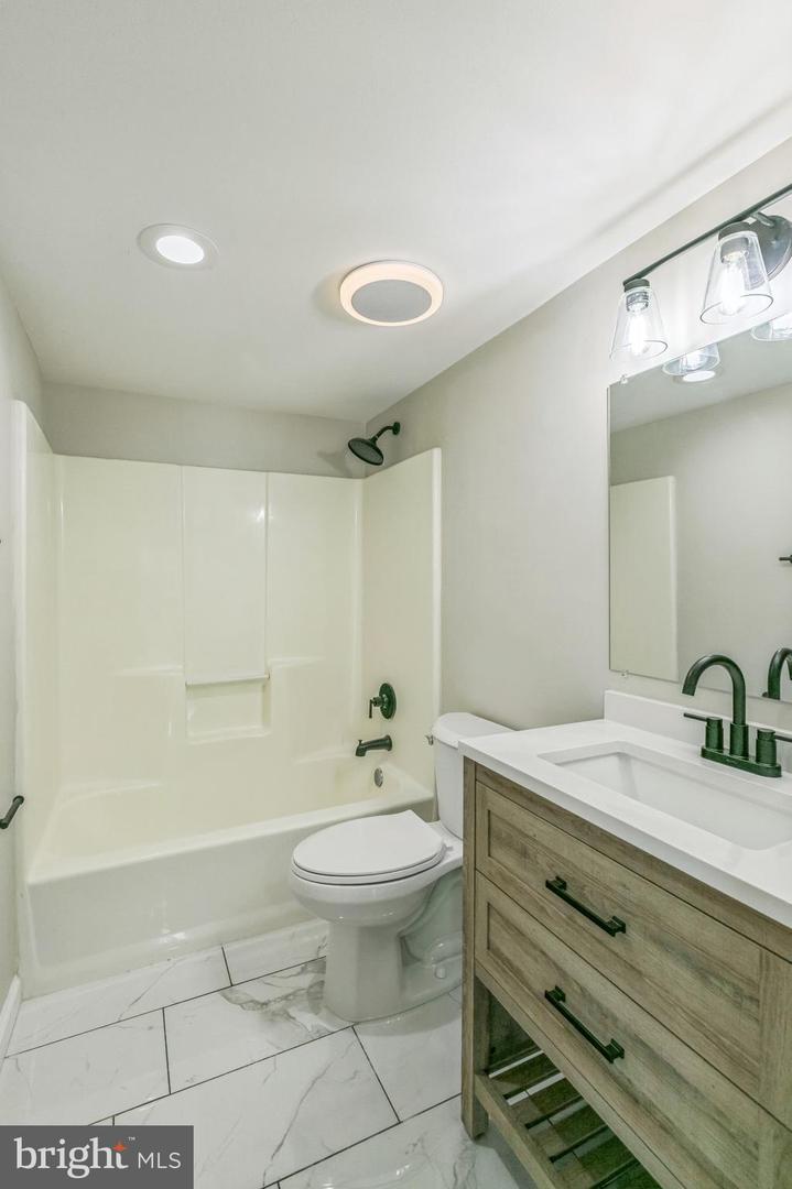 3800 POWELL LN #802, FALLS CHURCH, Virginia 22041, 2 Bedrooms Bedrooms, ,2 BathroomsBathrooms,Residential,For sale,3800 POWELL LN #802,VAFX2245336 MLS # VAFX2245336