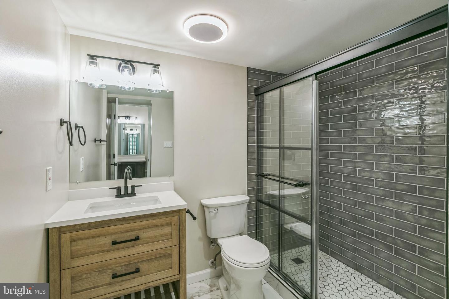 3800 POWELL LN #802, FALLS CHURCH, Virginia 22041, 2 Bedrooms Bedrooms, ,2 BathroomsBathrooms,Residential,For sale,3800 POWELL LN #802,VAFX2245336 MLS # VAFX2245336