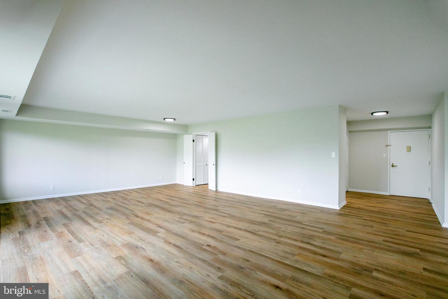 3800 POWELL LN #802, FALLS CHURCH, Virginia 22041, 2 Bedrooms Bedrooms, ,2 BathroomsBathrooms,Residential,For sale,3800 POWELL LN #802,VAFX2245336 MLS # VAFX2245336