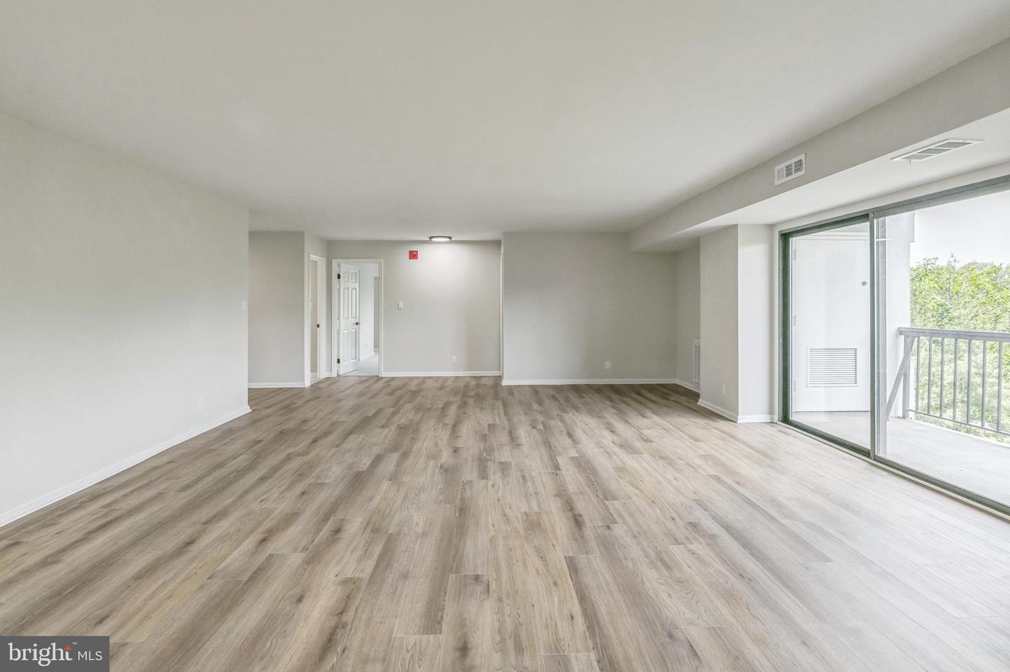 3800 POWELL LN #802, FALLS CHURCH, Virginia 22041, 2 Bedrooms Bedrooms, ,2 BathroomsBathrooms,Residential,For sale,3800 POWELL LN #802,VAFX2245336 MLS # VAFX2245336