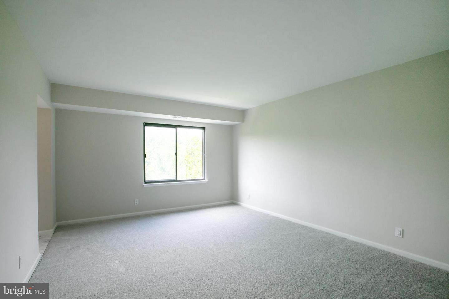 3800 POWELL LN #802, FALLS CHURCH, Virginia 22041, 2 Bedrooms Bedrooms, ,2 BathroomsBathrooms,Residential,For sale,3800 POWELL LN #802,VAFX2245336 MLS # VAFX2245336