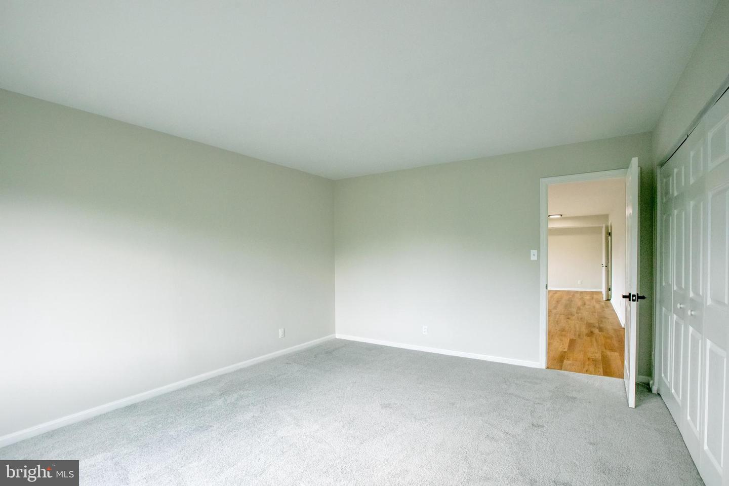 3800 POWELL LN #802, FALLS CHURCH, Virginia 22041, 2 Bedrooms Bedrooms, ,2 BathroomsBathrooms,Residential,For sale,3800 POWELL LN #802,VAFX2245336 MLS # VAFX2245336
