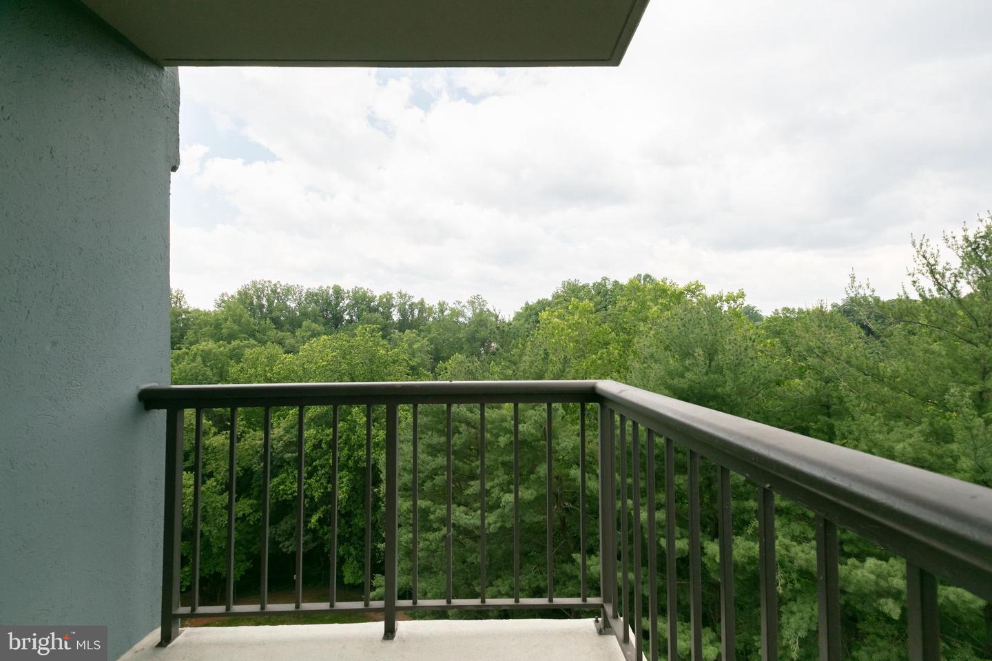 3800 POWELL LN #802, FALLS CHURCH, Virginia 22041, 2 Bedrooms Bedrooms, ,2 BathroomsBathrooms,Residential,For sale,3800 POWELL LN #802,VAFX2245336 MLS # VAFX2245336