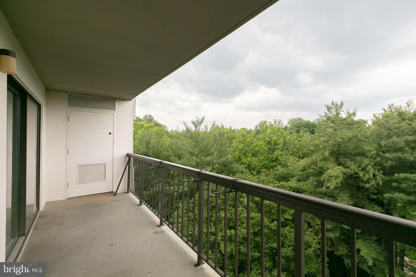3800 POWELL LN #802, FALLS CHURCH, Virginia 22041, 2 Bedrooms Bedrooms, ,2 BathroomsBathrooms,Residential,For sale,3800 POWELL LN #802,VAFX2245336 MLS # VAFX2245336
