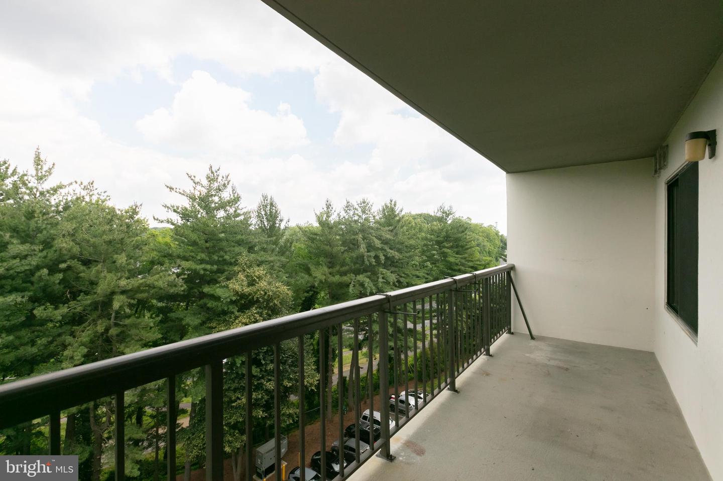 3800 POWELL LN #802, FALLS CHURCH, Virginia 22041, 2 Bedrooms Bedrooms, ,2 BathroomsBathrooms,Residential,For sale,3800 POWELL LN #802,VAFX2245336 MLS # VAFX2245336