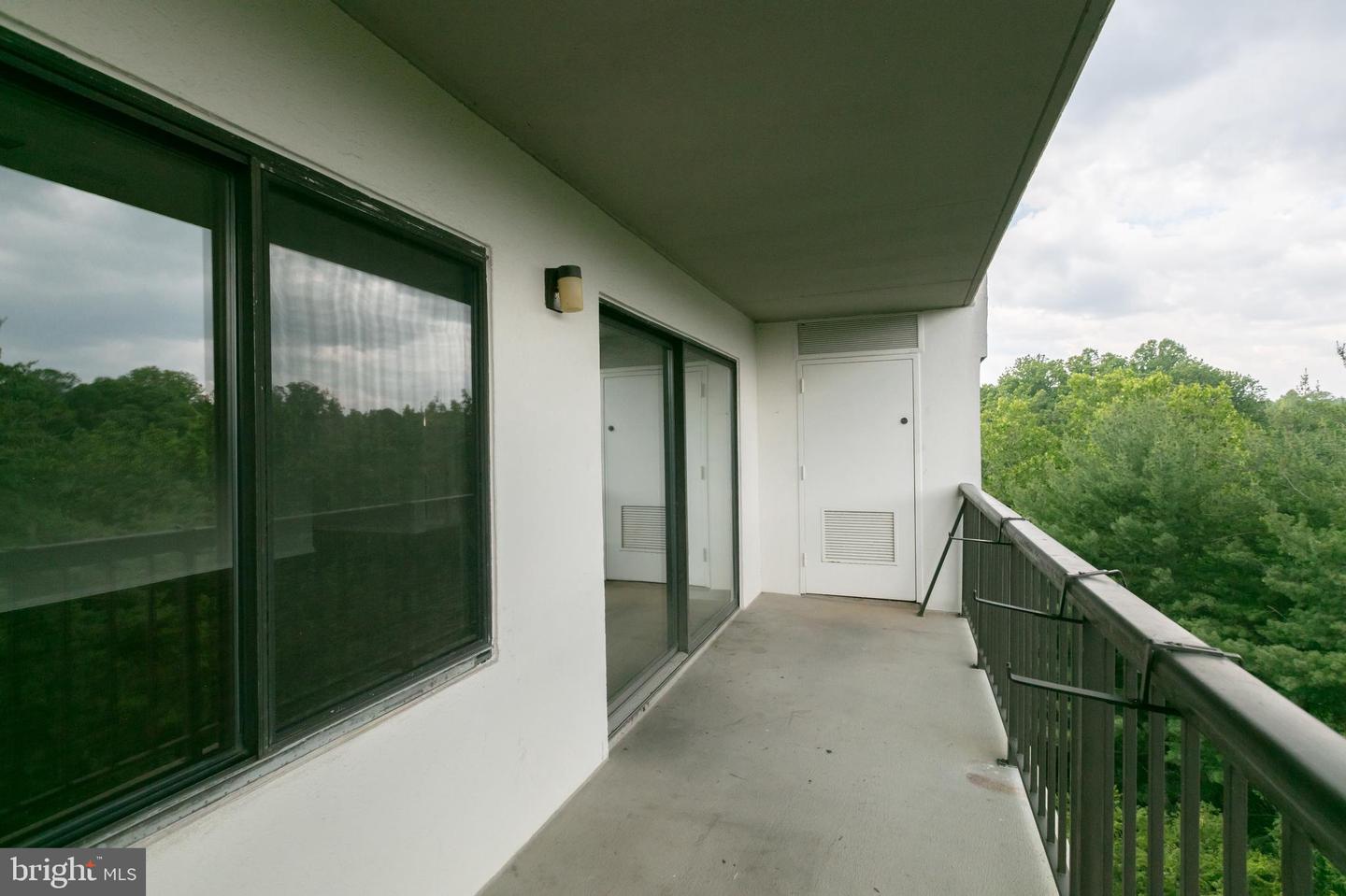 3800 POWELL LN #802, FALLS CHURCH, Virginia 22041, 2 Bedrooms Bedrooms, ,2 BathroomsBathrooms,Residential,For sale,3800 POWELL LN #802,VAFX2245336 MLS # VAFX2245336