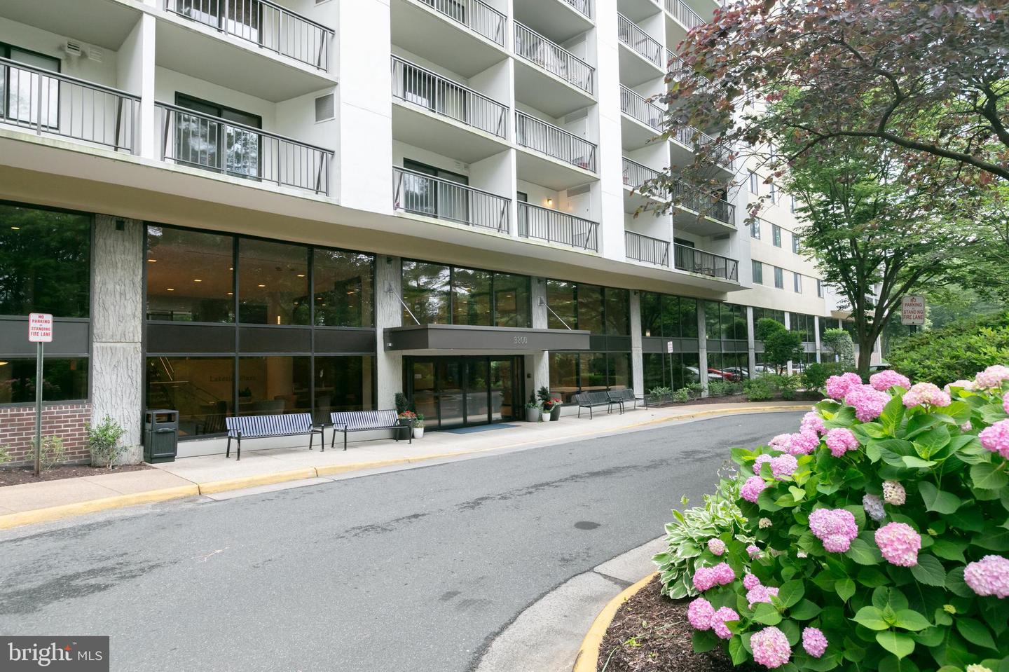 3800 POWELL LN #802, FALLS CHURCH, Virginia 22041, 2 Bedrooms Bedrooms, ,2 BathroomsBathrooms,Residential,For sale,3800 POWELL LN #802,VAFX2245336 MLS # VAFX2245336