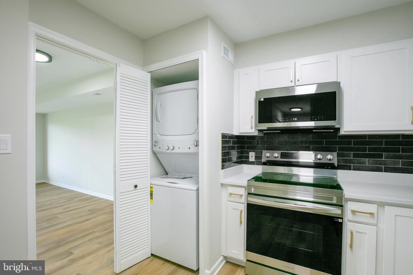 3800 POWELL LN #802, FALLS CHURCH, Virginia 22041, 2 Bedrooms Bedrooms, ,2 BathroomsBathrooms,Residential,For sale,3800 POWELL LN #802,VAFX2245336 MLS # VAFX2245336