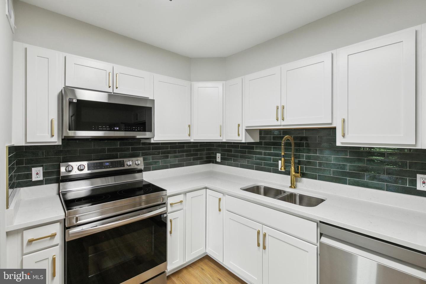 3800 POWELL LN #802, FALLS CHURCH, Virginia 22041, 2 Bedrooms Bedrooms, ,2 BathroomsBathrooms,Residential,For sale,3800 POWELL LN #802,VAFX2245336 MLS # VAFX2245336