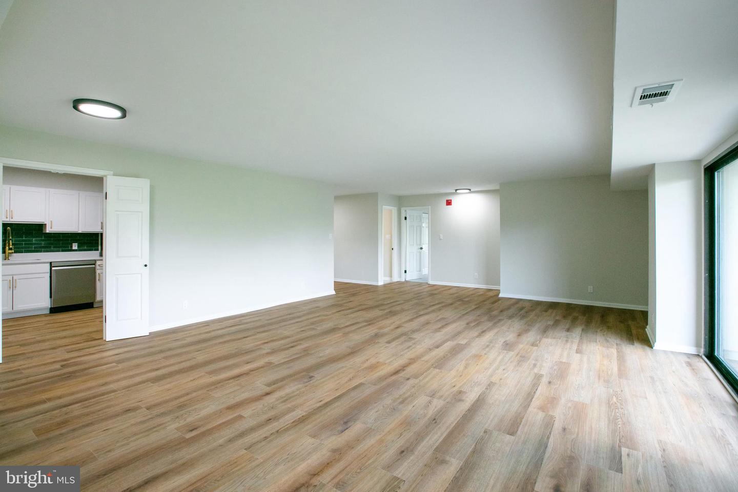3800 POWELL LN #802, FALLS CHURCH, Virginia 22041, 2 Bedrooms Bedrooms, ,2 BathroomsBathrooms,Residential,For sale,3800 POWELL LN #802,VAFX2245336 MLS # VAFX2245336