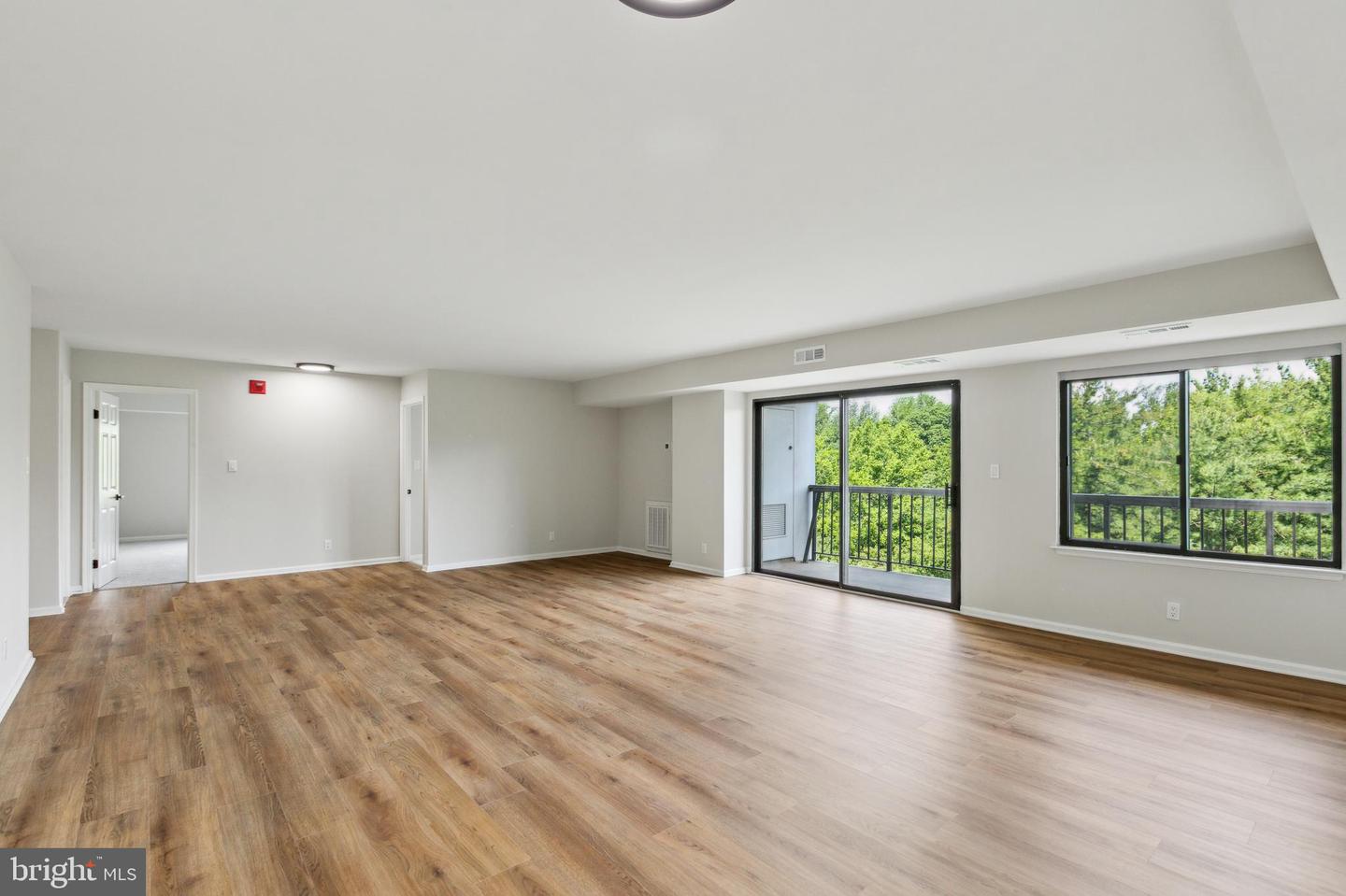 3800 POWELL LN #802, FALLS CHURCH, Virginia 22041, 2 Bedrooms Bedrooms, ,2 BathroomsBathrooms,Residential,For sale,3800 POWELL LN #802,VAFX2245336 MLS # VAFX2245336