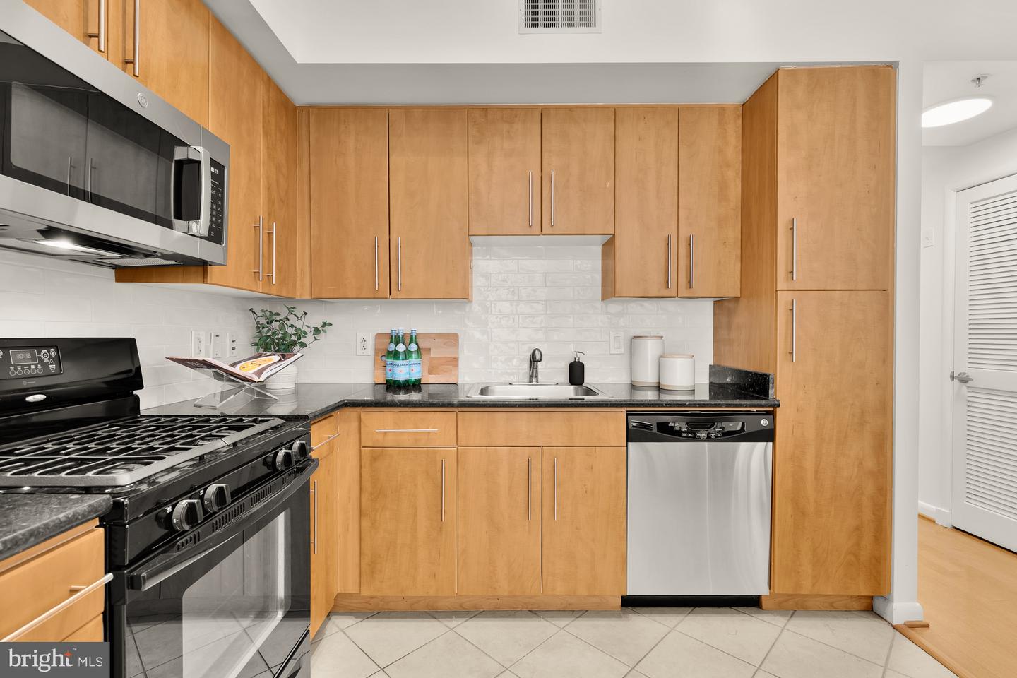 1021 N GARFIELD ST #B37, ARLINGTON, Virginia 22201, 2 Bedrooms Bedrooms, ,2 BathroomsBathrooms,Residential,For sale,1021 N GARFIELD ST #B37,VAAR2058694 MLS # VAAR2058694