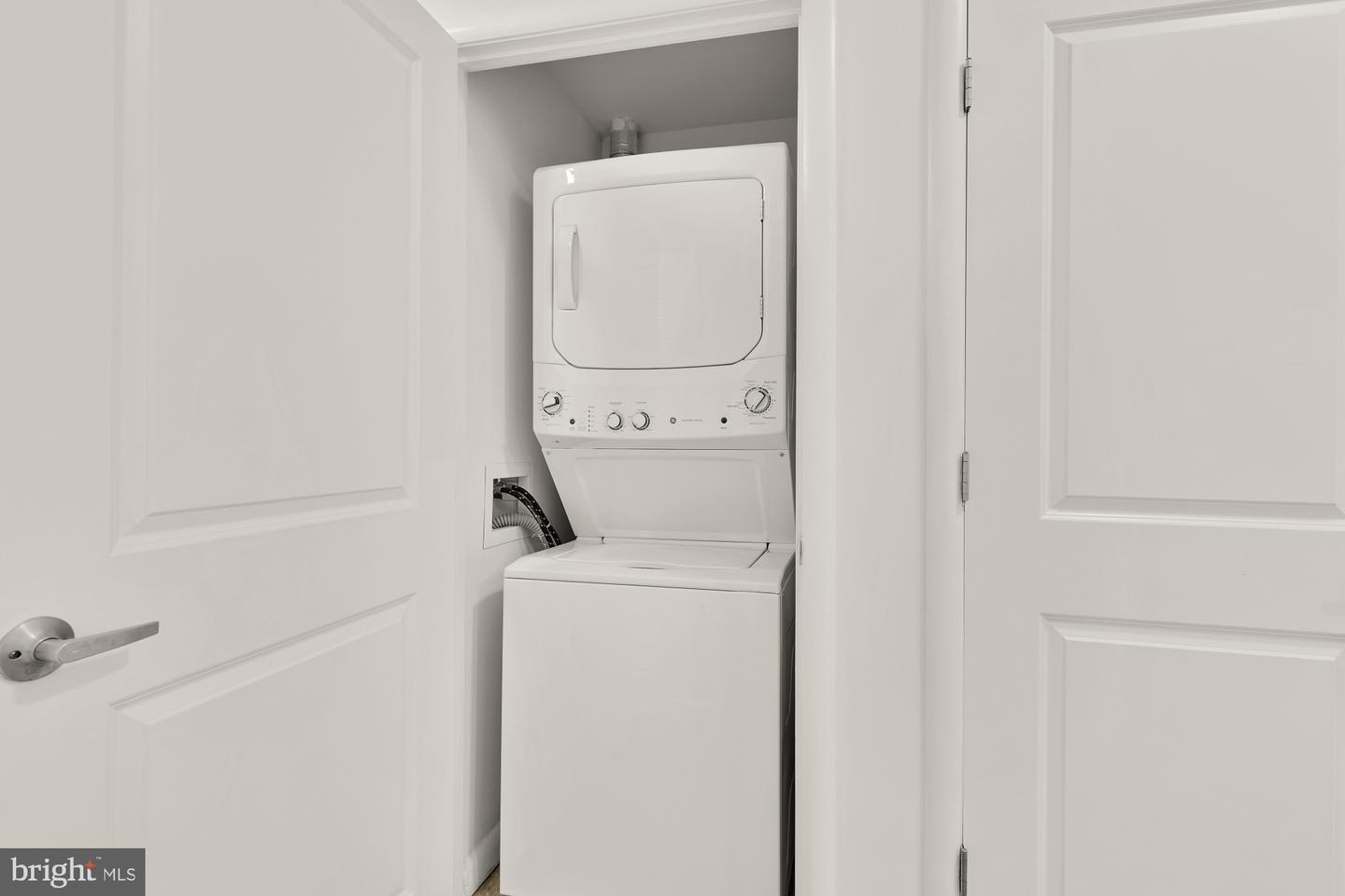 1021 N GARFIELD ST #B37, ARLINGTON, Virginia 22201, 2 Bedrooms Bedrooms, ,2 BathroomsBathrooms,Residential,For sale,1021 N GARFIELD ST #B37,VAAR2058694 MLS # VAAR2058694