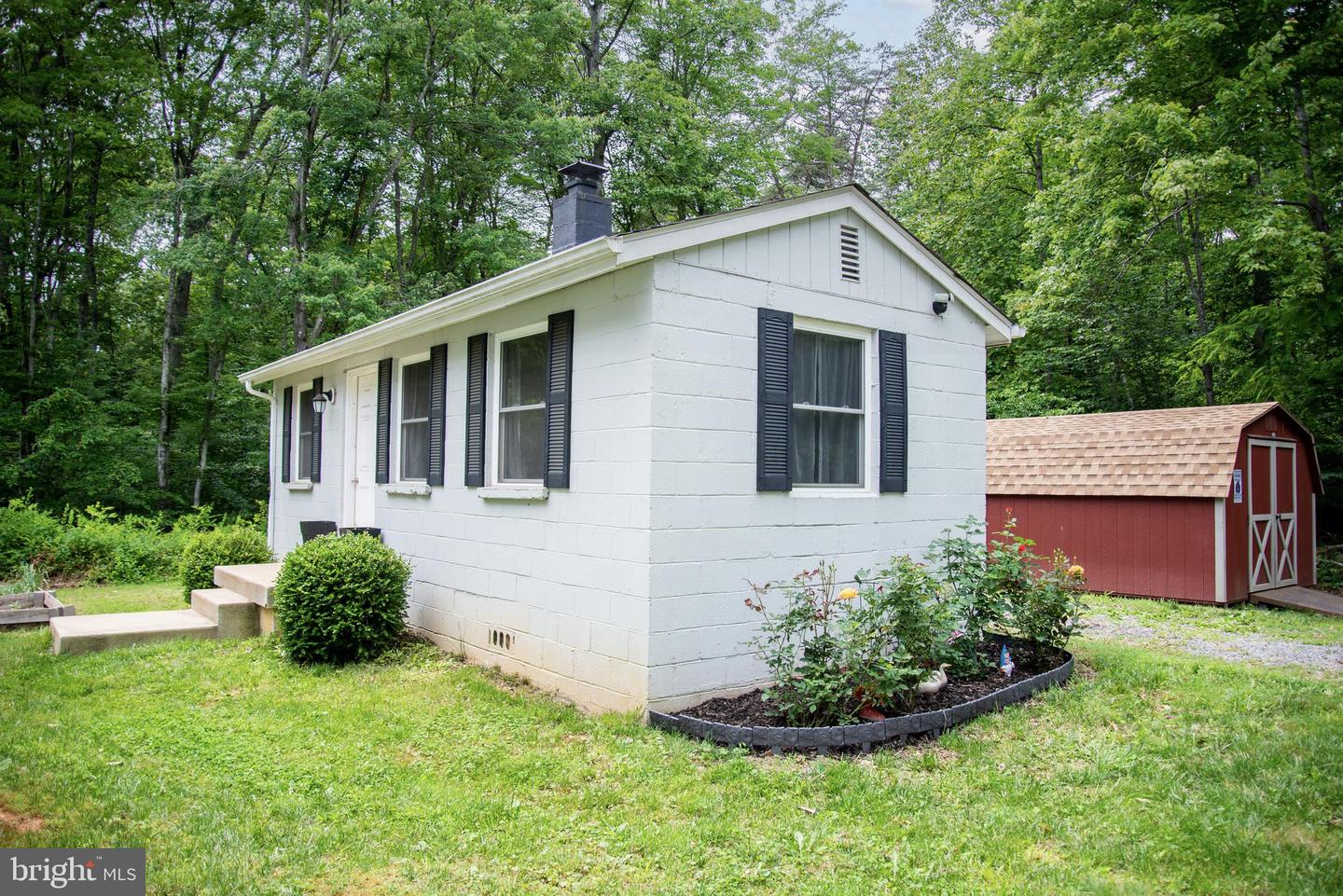 5588 COURTNEYS CORNER RD, SUMERDUCK, Virginia 22742, 2 Bedrooms Bedrooms, ,2 BathroomsBathrooms,Residential,For sale,5588 COURTNEYS CORNER RD,VAFQ2016942 MLS # VAFQ2016942