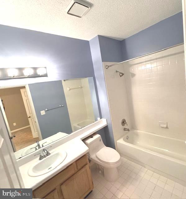 14305 GRAPE HOLLY GRV #25, CENTREVILLE, Virginia 20121, 2 Bedrooms Bedrooms, ,2 BathroomsBathrooms,Residential,For sale,14305 GRAPE HOLLY GRV #25,VAFX2245760 MLS # VAFX2245760