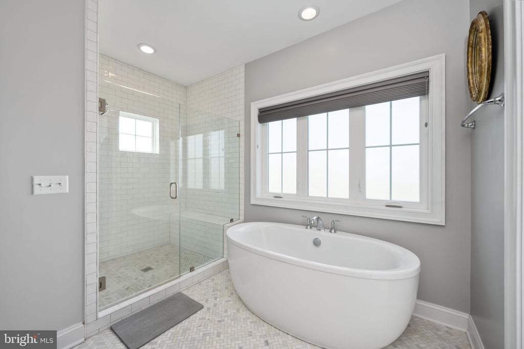 10605 SPRINGVALE LN, SPOTSYLVANIA, Virginia 22551, 5 Bedrooms Bedrooms, ,5 BathroomsBathrooms,Residential,10605 SPRINGVALE LN,VASP2031872 MLS # VASP2031872