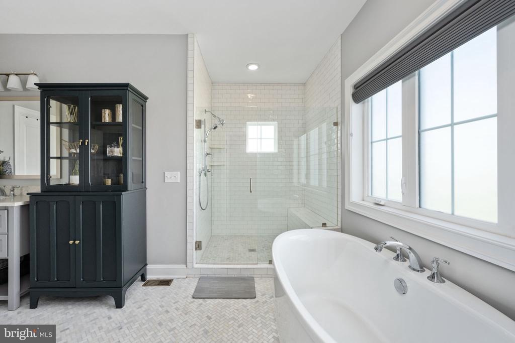 10605 SPRINGVALE LN, SPOTSYLVANIA, Virginia 22551, 5 Bedrooms Bedrooms, ,5 BathroomsBathrooms,Residential,10605 SPRINGVALE LN,VASP2031872 MLS # VASP2031872