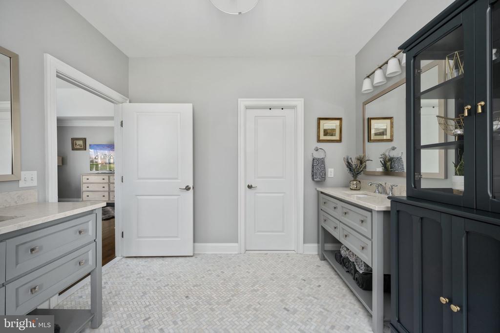 10605 SPRINGVALE LN, SPOTSYLVANIA, Virginia 22551, 5 Bedrooms Bedrooms, ,5 BathroomsBathrooms,Residential,10605 SPRINGVALE LN,VASP2031872 MLS # VASP2031872