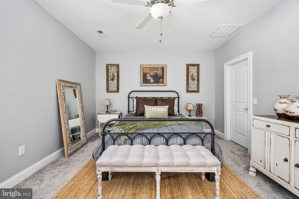 10605 SPRINGVALE LN, SPOTSYLVANIA, Virginia 22551, 5 Bedrooms Bedrooms, ,5 BathroomsBathrooms,Residential,10605 SPRINGVALE LN,VASP2031872 MLS # VASP2031872