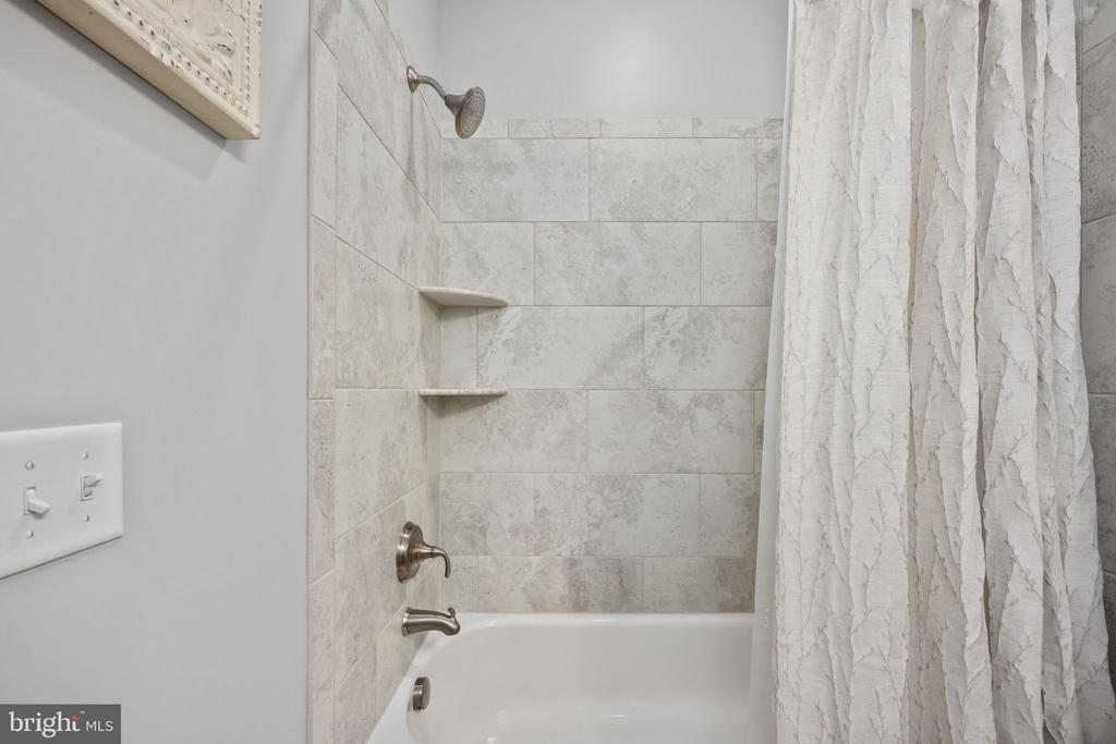 10605 SPRINGVALE LN, SPOTSYLVANIA, Virginia 22551, 5 Bedrooms Bedrooms, ,5 BathroomsBathrooms,Residential,10605 SPRINGVALE LN,VASP2031872 MLS # VASP2031872