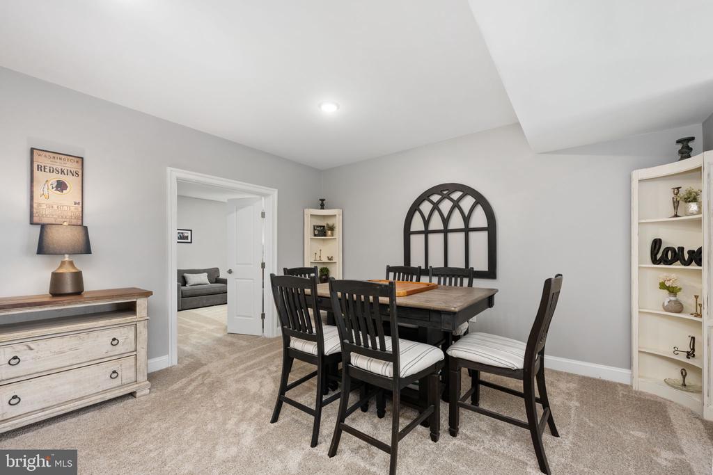 10605 SPRINGVALE LN, SPOTSYLVANIA, Virginia 22551, 5 Bedrooms Bedrooms, ,5 BathroomsBathrooms,Residential,10605 SPRINGVALE LN,VASP2031872 MLS # VASP2031872
