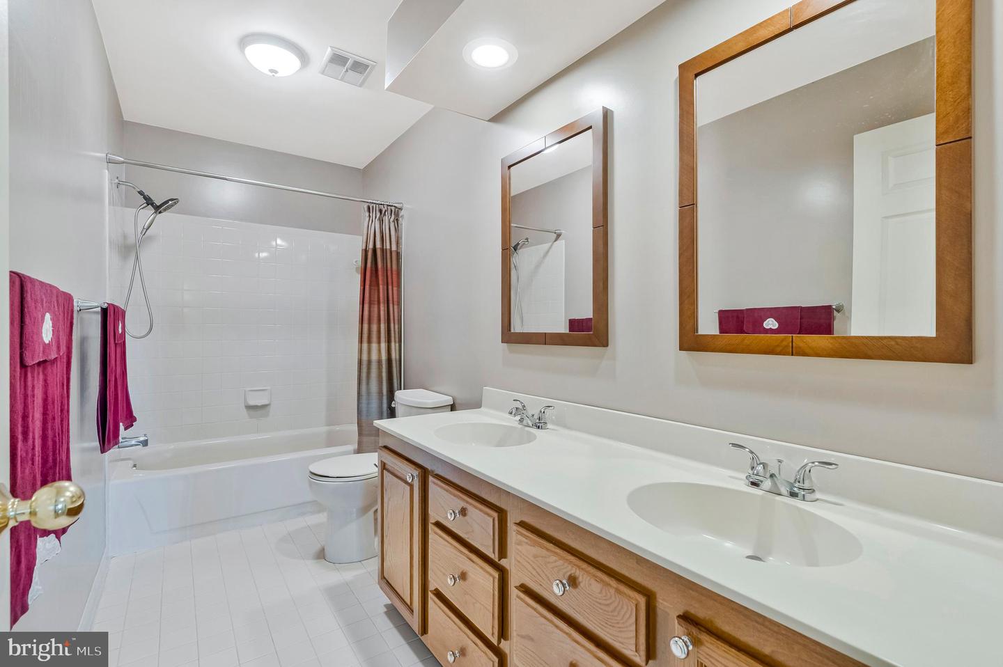 10866 MONTICELLO CT, GREAT FALLS, Virginia 22066, 3 Bedrooms Bedrooms, ,2 BathroomsBathrooms,Residential,For sale,10866 MONTICELLO CT,VALO2092332 MLS # VALO2092332