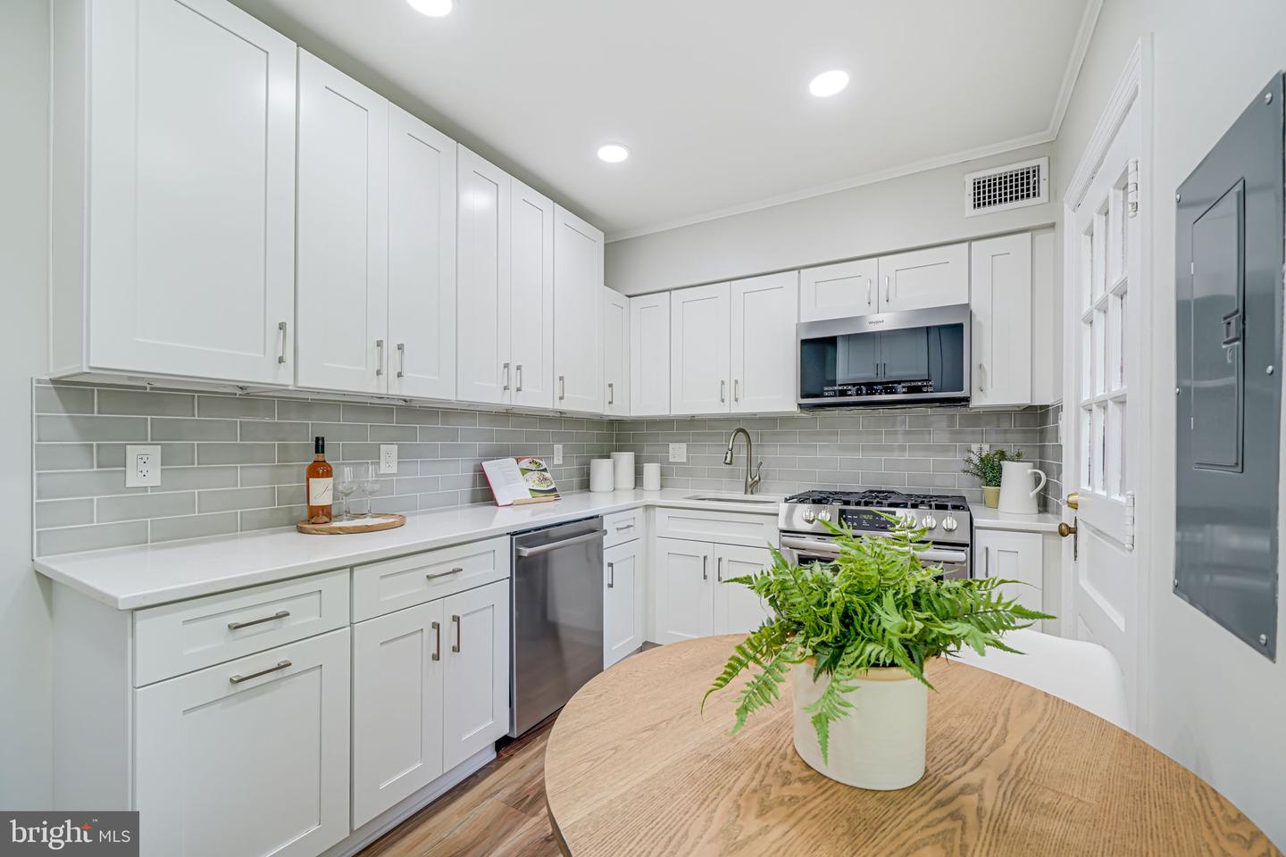 1301 S CLEVELAND ST #353, ARLINGTON, Virginia 22204, 1 Bedroom Bedrooms, ,1 BathroomBathrooms,Residential,For sale,1301 S CLEVELAND ST #353,VAAR2055366 MLS # VAAR2055366