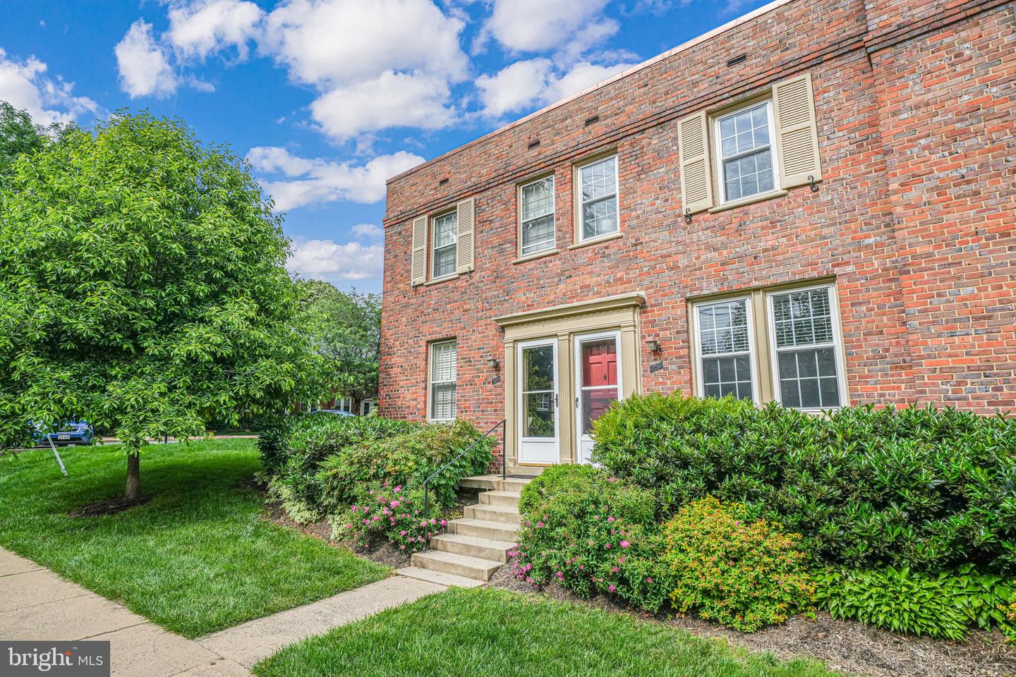 1301 S CLEVELAND ST #353, ARLINGTON, Virginia 22204, 1 Bedroom Bedrooms, ,1 BathroomBathrooms,Residential,For sale,1301 S CLEVELAND ST #353,VAAR2055366 MLS # VAAR2055366