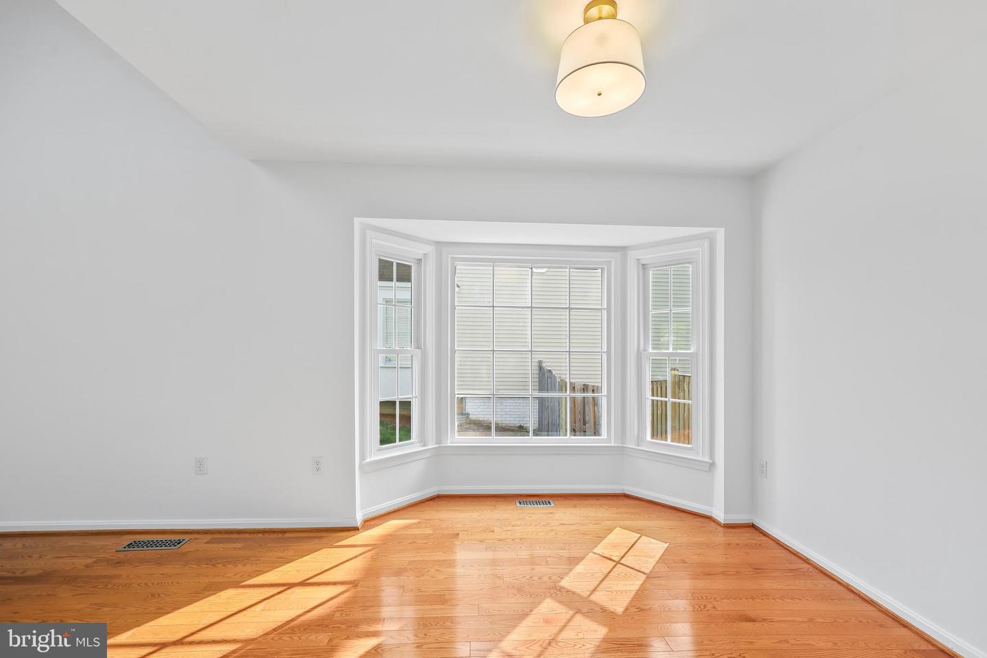 14451 WHISPERWOOD CT, DUMFRIES, Virginia 22025, 2 Bedrooms Bedrooms, ,3 BathroomsBathrooms,Residential,For sale,14451 WHISPERWOOD CT,VAPW2091344 MLS # VAPW2091344
