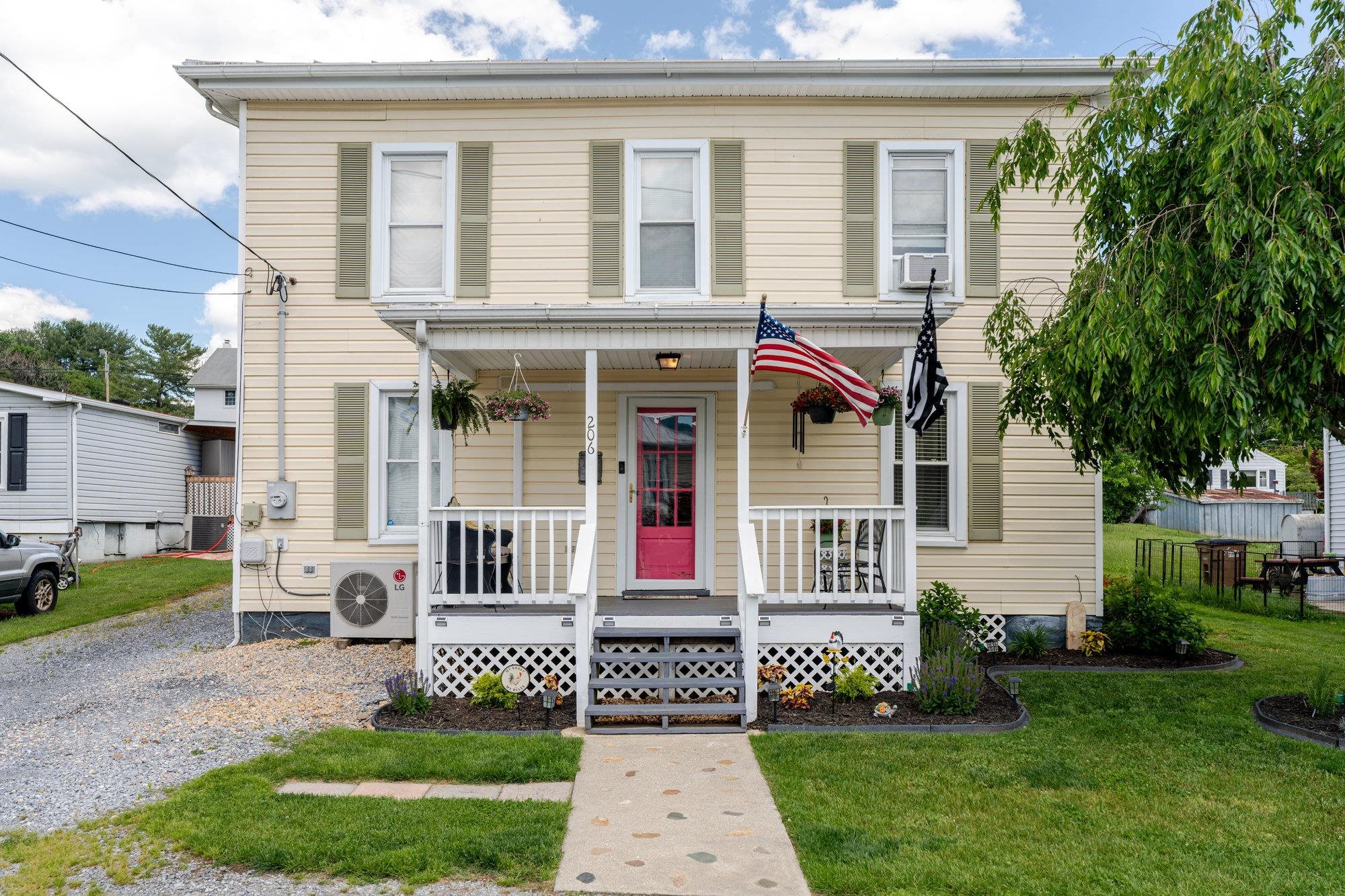 206 N THIRD ST, SHENANDOAH, Virginia 22849, 3 Bedrooms Bedrooms, ,2 BathroomsBathrooms,Residential,206 N THIRD ST,665052 MLS # 665052