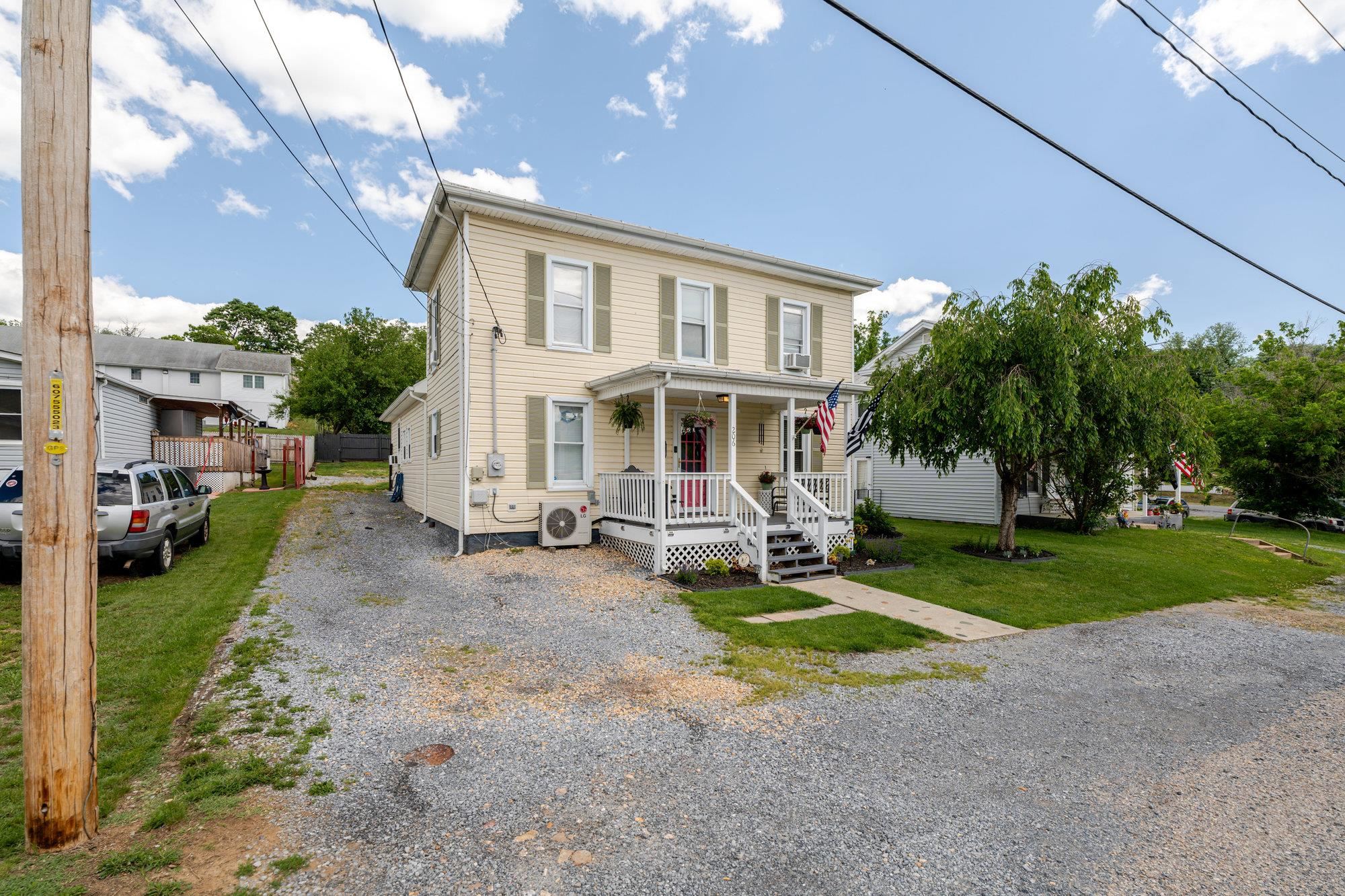 206 N THIRD ST, SHENANDOAH, Virginia 22849, 3 Bedrooms Bedrooms, ,2 BathroomsBathrooms,Residential,206 N THIRD ST,665052 MLS # 665052
