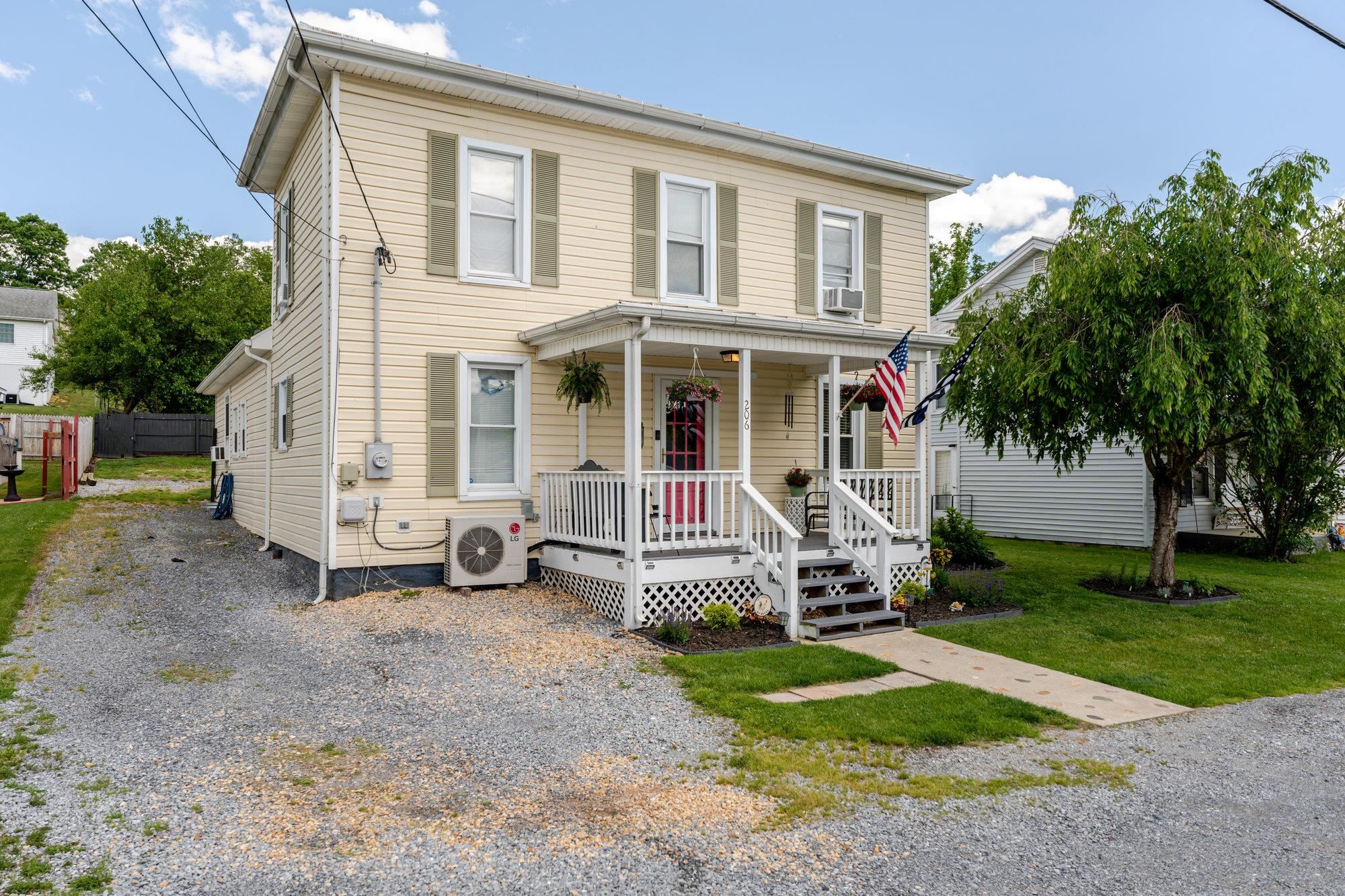 206 N THIRD ST, SHENANDOAH, Virginia 22849, 3 Bedrooms Bedrooms, ,2 BathroomsBathrooms,Residential,206 N THIRD ST,665052 MLS # 665052
