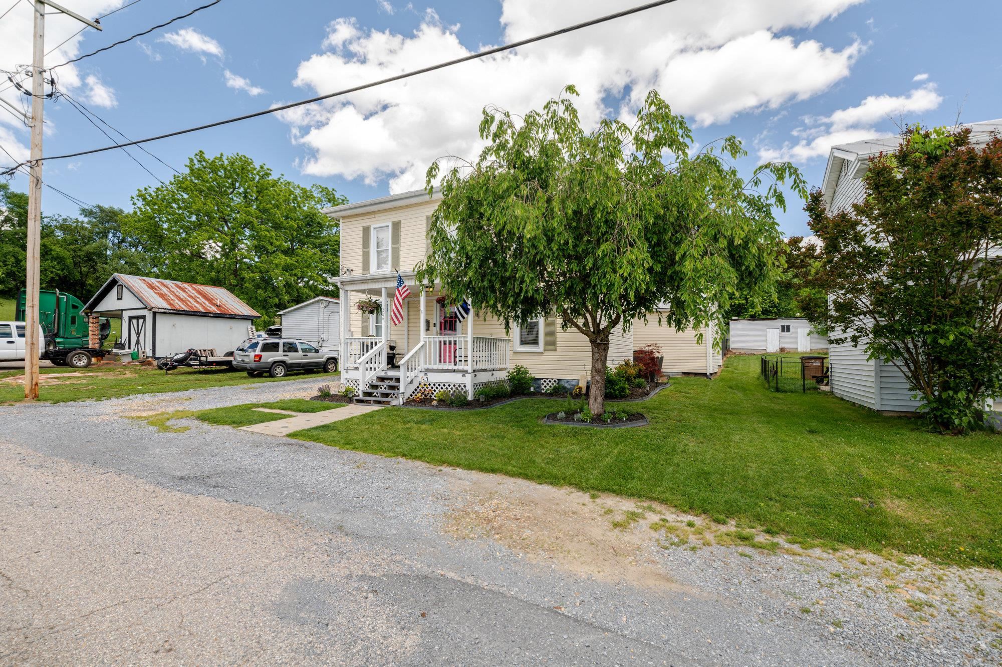 206 N THIRD ST, SHENANDOAH, Virginia 22849, 3 Bedrooms Bedrooms, ,2 BathroomsBathrooms,Residential,206 N THIRD ST,665052 MLS # 665052
