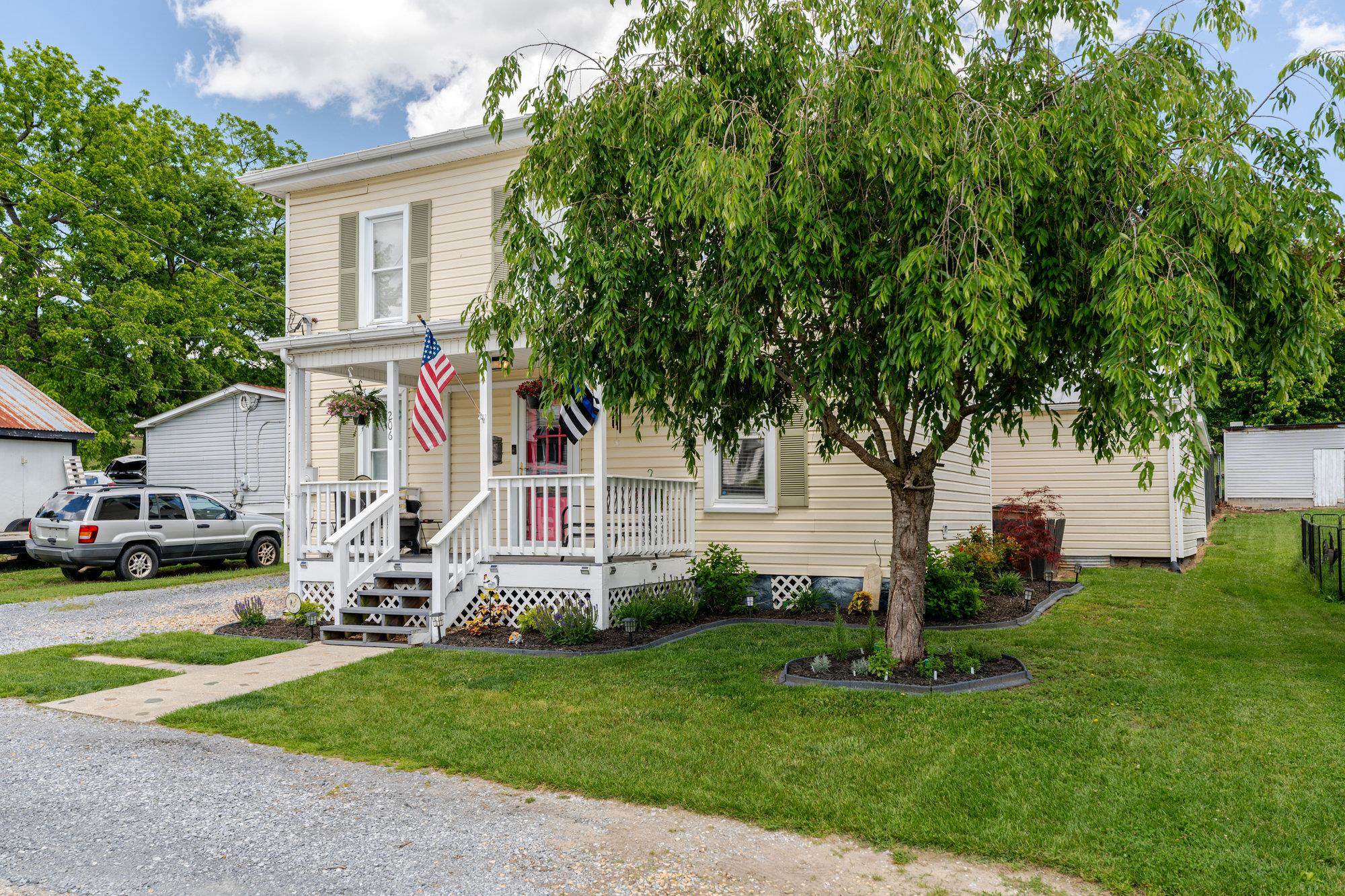 206 N THIRD ST, SHENANDOAH, Virginia 22849, 3 Bedrooms Bedrooms, ,2 BathroomsBathrooms,Residential,206 N THIRD ST,665052 MLS # 665052