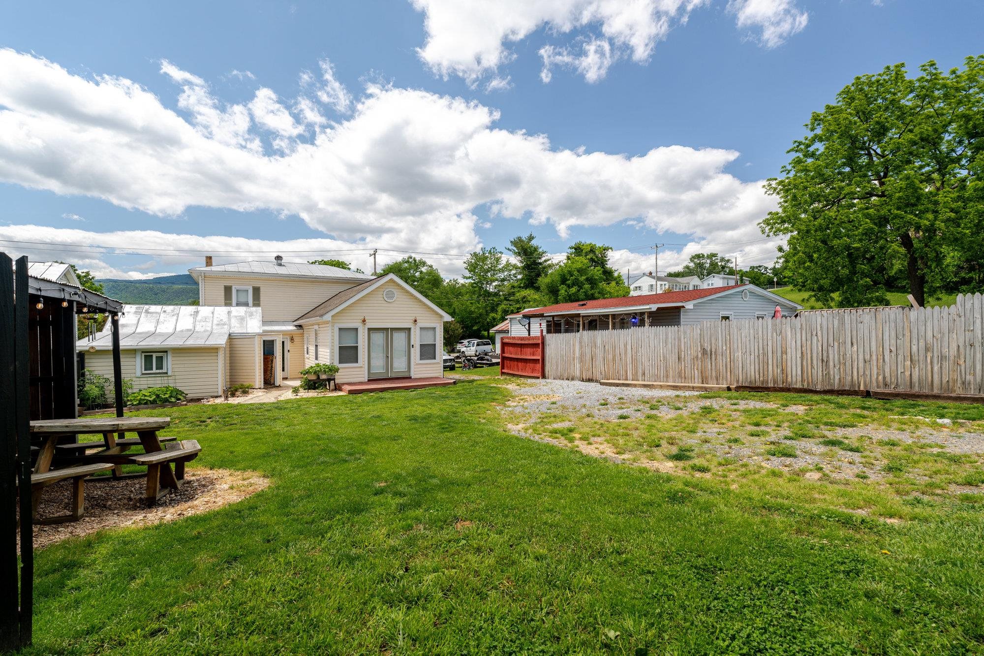 206 N THIRD ST, SHENANDOAH, Virginia 22849, 3 Bedrooms Bedrooms, ,2 BathroomsBathrooms,Residential,206 N THIRD ST,665052 MLS # 665052