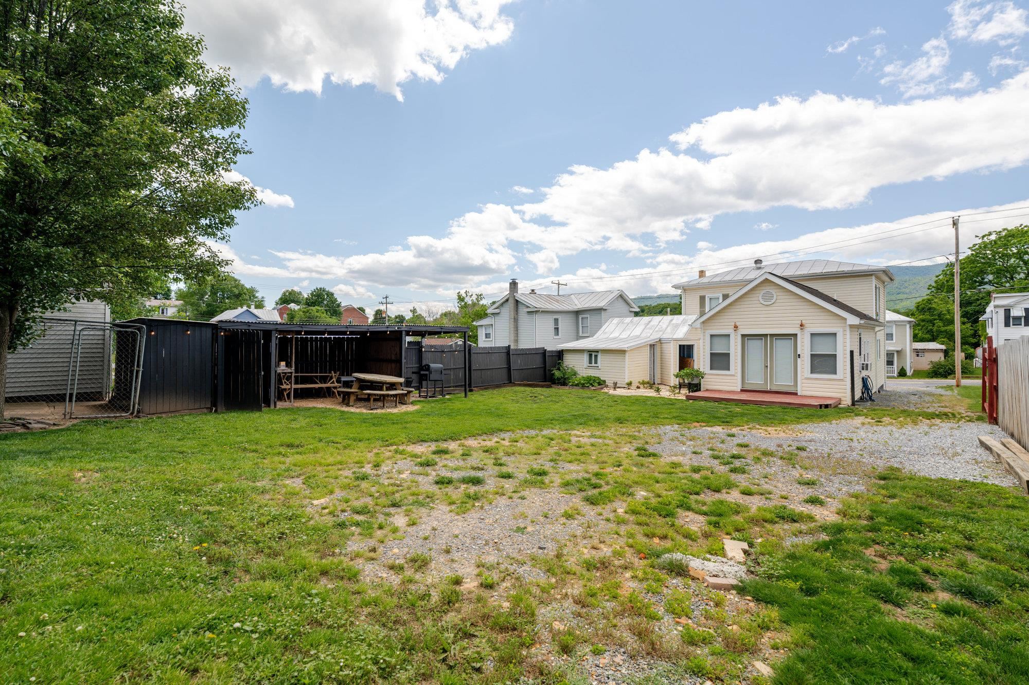 206 N THIRD ST, SHENANDOAH, Virginia 22849, 3 Bedrooms Bedrooms, ,2 BathroomsBathrooms,Residential,206 N THIRD ST,665052 MLS # 665052