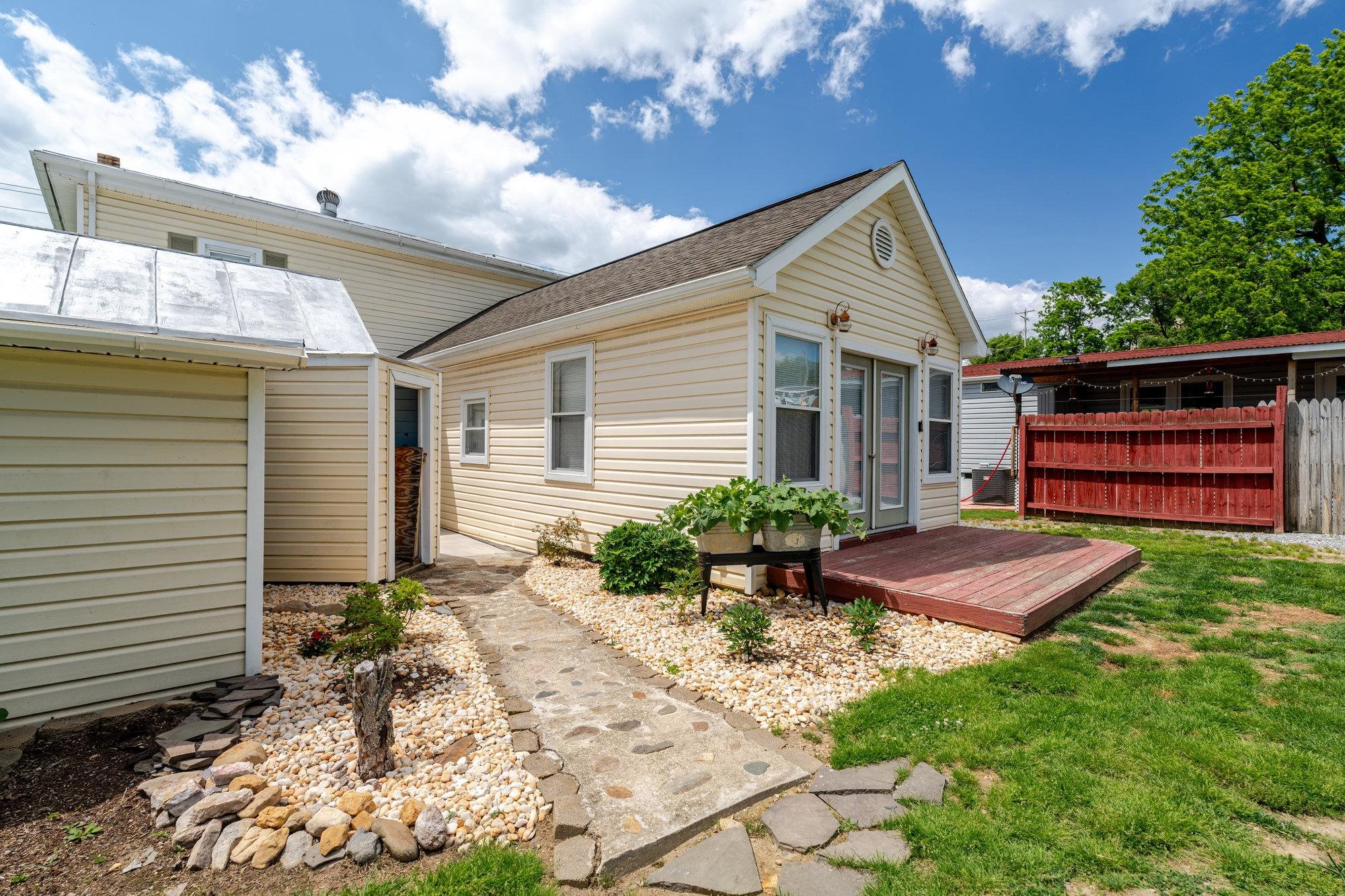 206 N THIRD ST, SHENANDOAH, Virginia 22849, 3 Bedrooms Bedrooms, ,2 BathroomsBathrooms,Residential,206 N THIRD ST,665052 MLS # 665052