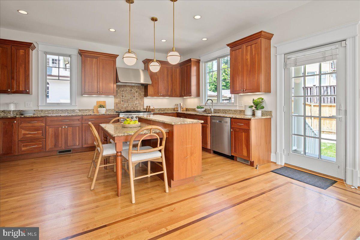 1501 HAMILTON ST NW, WASHINGTON, District Of Columbia 20011, 8 Bedrooms Bedrooms, ,6 BathroomsBathrooms,Residential,For sale,1501 HAMILTON ST NW,DCDC2194510 MLS # DCDC2194510
