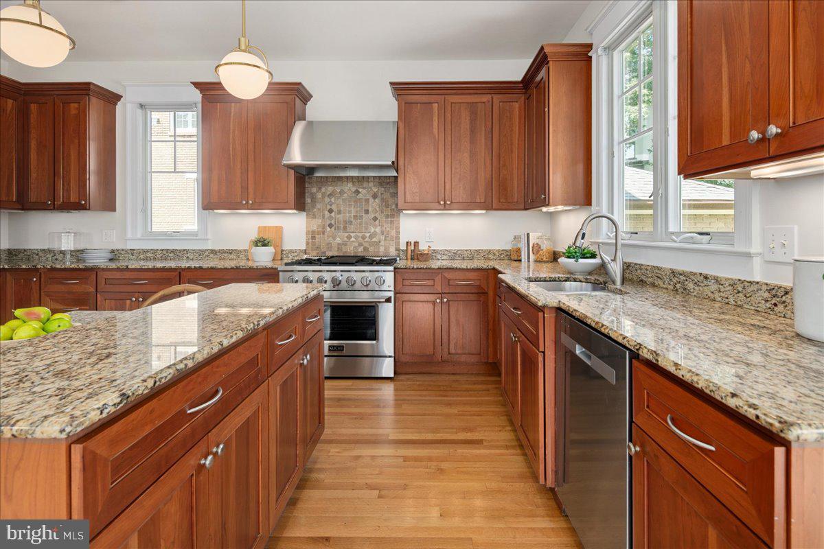 1501 HAMILTON ST NW, WASHINGTON, District Of Columbia 20011, 8 Bedrooms Bedrooms, ,6 BathroomsBathrooms,Residential,For sale,1501 HAMILTON ST NW,DCDC2194510 MLS # DCDC2194510