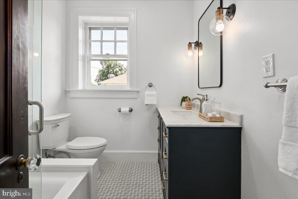 1501 HAMILTON ST NW, WASHINGTON, District Of Columbia 20011, 8 Bedrooms Bedrooms, ,6 BathroomsBathrooms,Residential,For sale,1501 HAMILTON ST NW,DCDC2194510 MLS # DCDC2194510