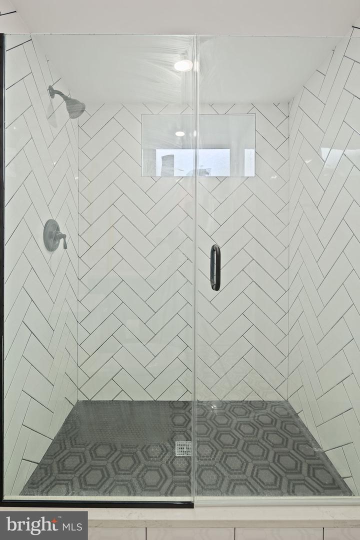 1501 HAMILTON ST NW, WASHINGTON, District Of Columbia 20011, 8 Bedrooms Bedrooms, ,6 BathroomsBathrooms,Residential,For sale,1501 HAMILTON ST NW,DCDC2194510 MLS # DCDC2194510