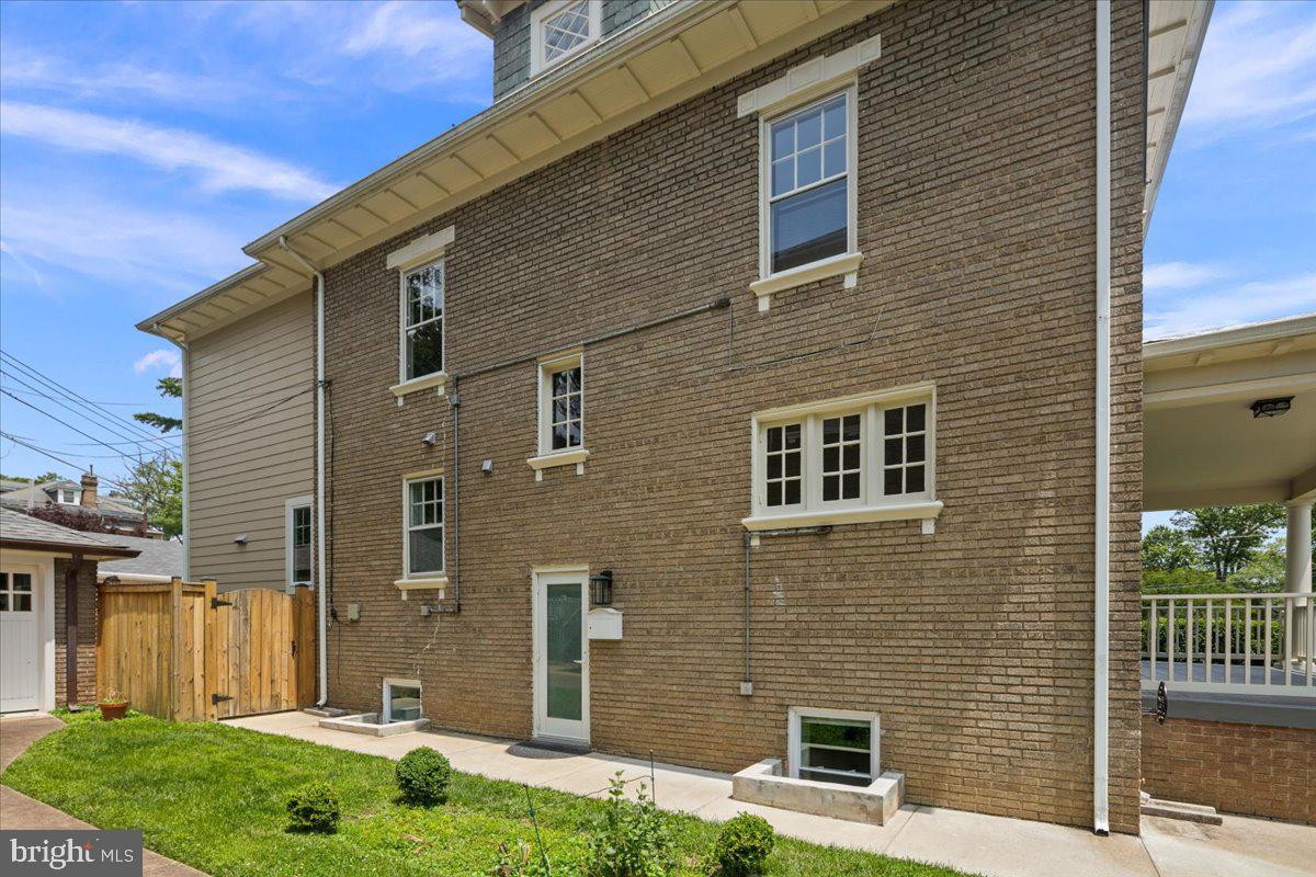 1501 HAMILTON ST NW, WASHINGTON, District Of Columbia 20011, 8 Bedrooms Bedrooms, ,6 BathroomsBathrooms,Residential,For sale,1501 HAMILTON ST NW,DCDC2194510 MLS # DCDC2194510