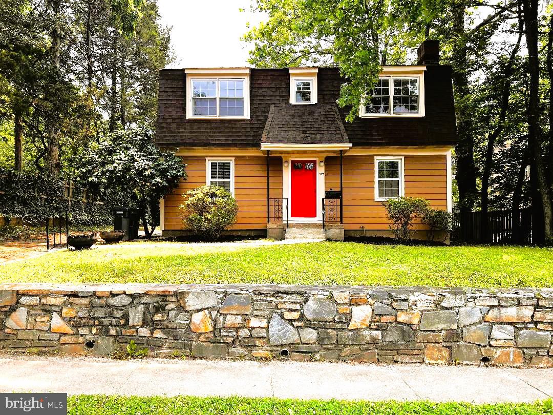 222 E FAIRFAX ST, FALLS CHURCH, Virginia 22046, 5 Bedrooms Bedrooms, ,4 BathroomsBathrooms,Residential,For sale,222 E FAIRFAX ST,VAFA2002898 MLS # VAFA2002898